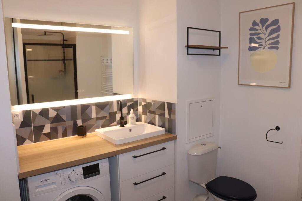 Apartment Les Cedres -tram A 50 Metres, Bordeaux A 5 Minutes, Parking Cenon