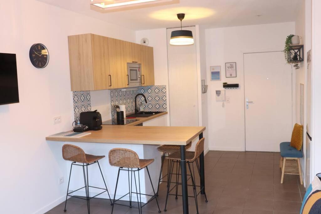 Les Cedres -tram A 50 Metres, Bordeaux A 5 Minutes, Parking *